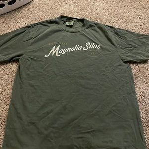 Magnolia silos tee